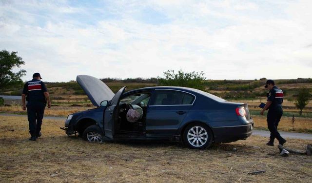 Edirne’de yoldan çıkan otomobil refüje çıktı: 5 yaralı