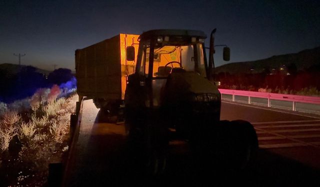 Erzincan’da traktör ile otomobil çarpıştı