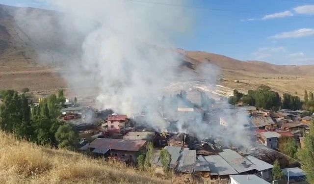 Erzurum’da köyde çıkan yangında 15 ev kullanılamaz hale geldi