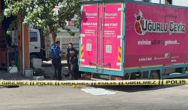 Geri manevra yapan kamyonetin altında kalan çocuk hayatını kaybetti