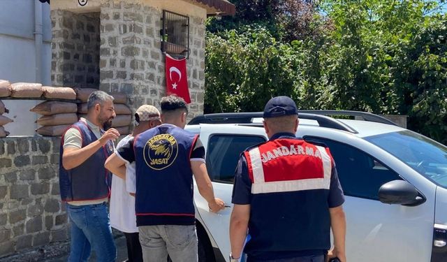 Jandarma ekipleri, aranması bulunan 23 şüpheliyi yakaladı