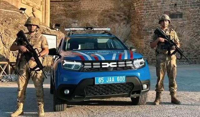 Jandarma tarihi Hoşap Kalesi’nde devriyede