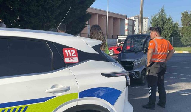 Kapaklı’da elektrikli otomobille scooter çarpıştı: 3 yaralı