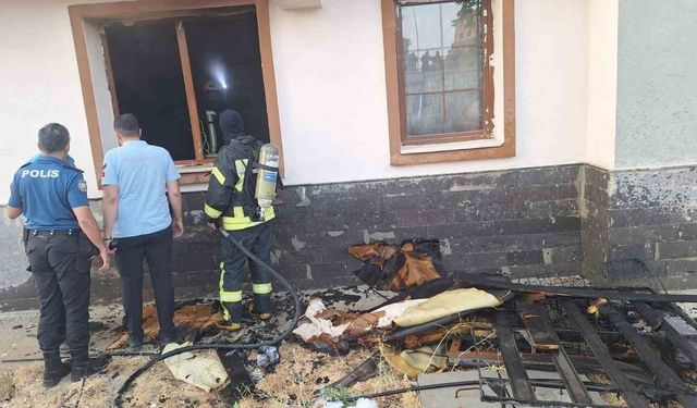 Karaman’da apartmanın giriş katındaki dairede çıkan yangın korkuttu