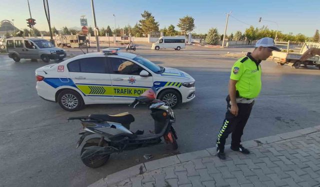 Karaman’da elektrikli bisiklet otomobille çarpıştı: 2 yaralı