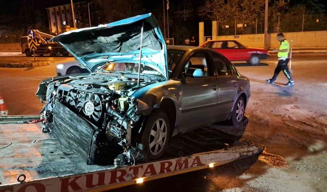 Karaman’da hafif ticari araç otomobille çarpıştı: 4 yaralı