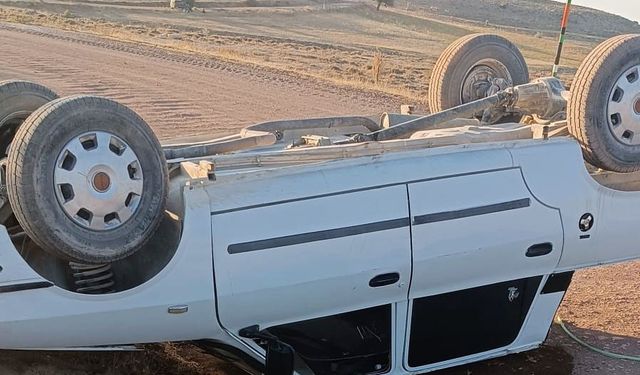 Karaman’da kontrolden çıkan pikap devrildi: 1 yaralı