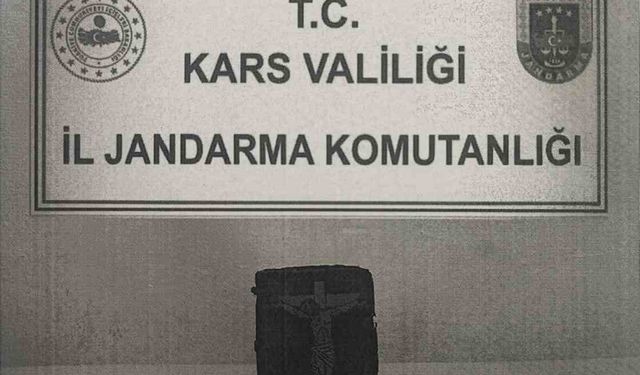 Kars’ta tarihi eseri jandarmaya satmaya çalışan 1 kişi suçüstü yakalandı