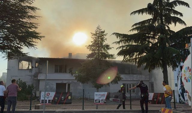 Kayseri’de hırdavat dükkanındaki yangın fabrikaya sıçradı