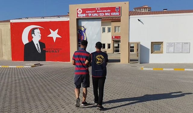 Kıyafet değiştirerek tanınmamaya çalışan cezaevi firarisi jandarmadan kaçamadı