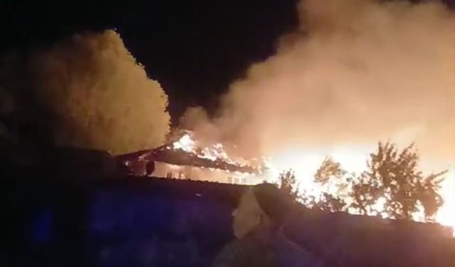 Kütahya’da köyde çıkan yangında evler, samanlıklar ve ahırlar kül oldu