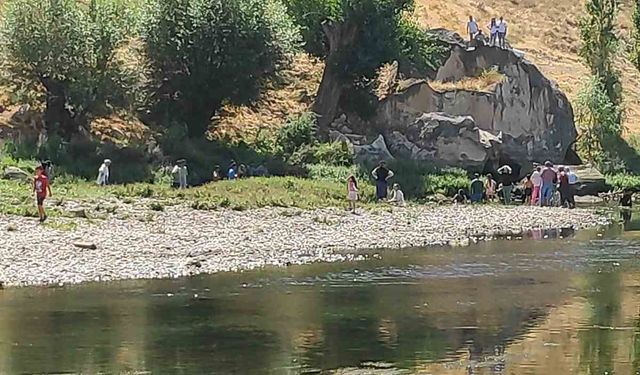 Kuzenini kurtarırken boğulma tehlikesi atlatan genç hayatını kaybetti