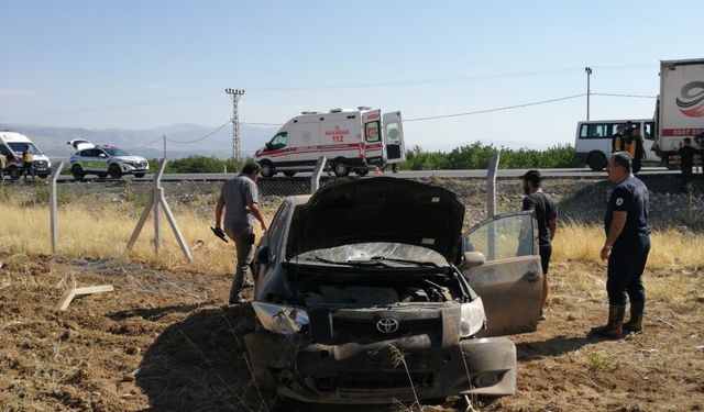 Malatya’da kontrolden çıkan otomobil bahçeye uçtu: 3 yaralı
