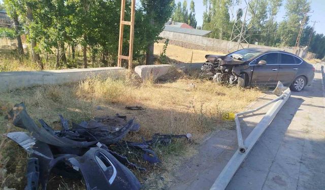Malazgirt’te otomobil direğe çarptı: 1 yaralı