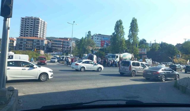Motosiklet ile beton mikseri çarpıştı: 1 yaralı