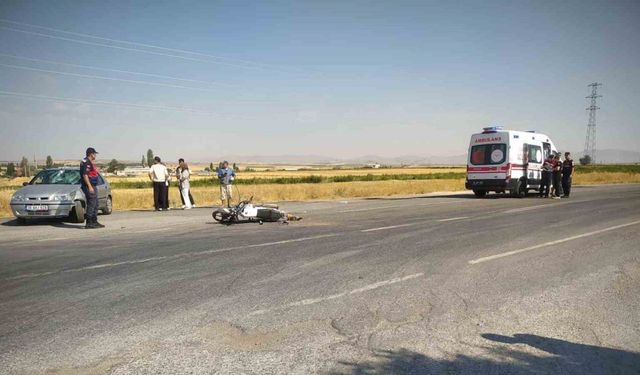 Motosiklet ile otomobil çarpıştı: 1 yaralı