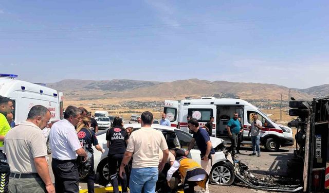 Muş-Varto yolunda feci kaza: 6 kişi yaralandı