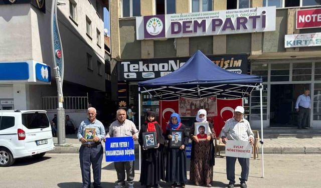 Muşlu ailelerin DEM Parti önündeki eylemi sürüyor