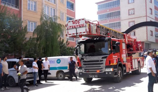 Muş’ta 7 katlı binada yangın: 6 kişi hastaneye kaldırıldı