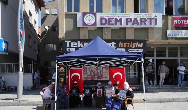 Muş’ta ailelerin evlat nöbeti sürüyor