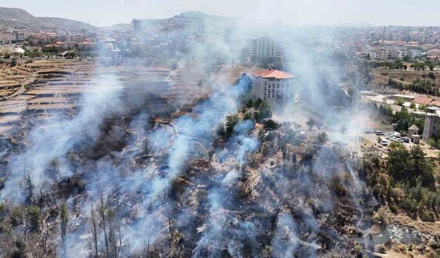 Nevşehir’de arazi yangını: Alevler emniyet müdürlüğüne sıçramadan kontrol altına alındı