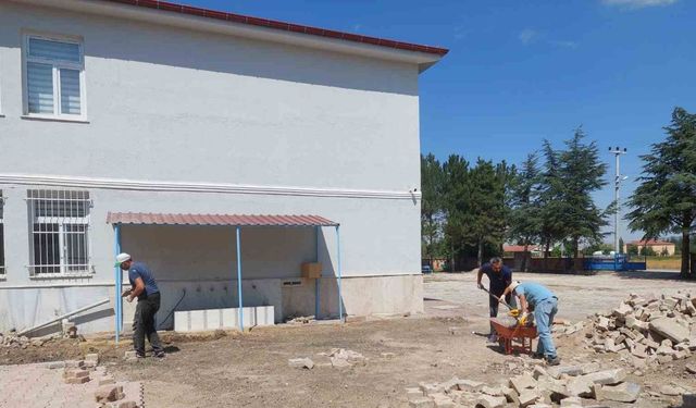 Okul idareci ve çalışanlarından örnek davranış