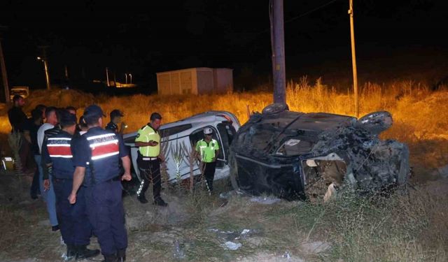 Önündeki araca çarptı, iki araç da takla attı: 2’si ağır 5 yaralı