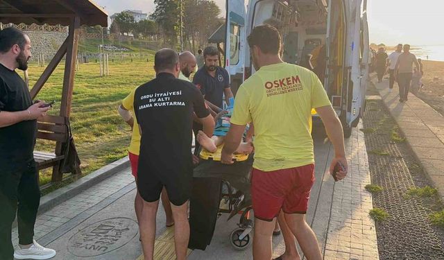 Ordu’da öğretmen boğulma tehlikesi geçiren çocuğu kurtarırken dalgalara kapıldı