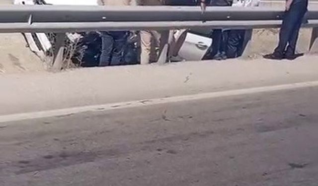 Otomobil refüjdeki boşluğa düştü