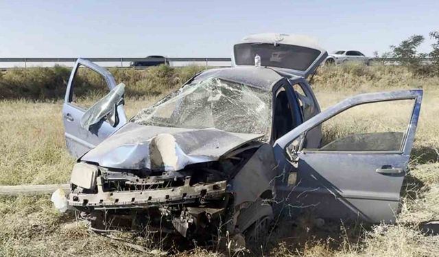 Otomobilin hurdaya döndüğü kazadan küçük sıyrıklarla kurtuldu