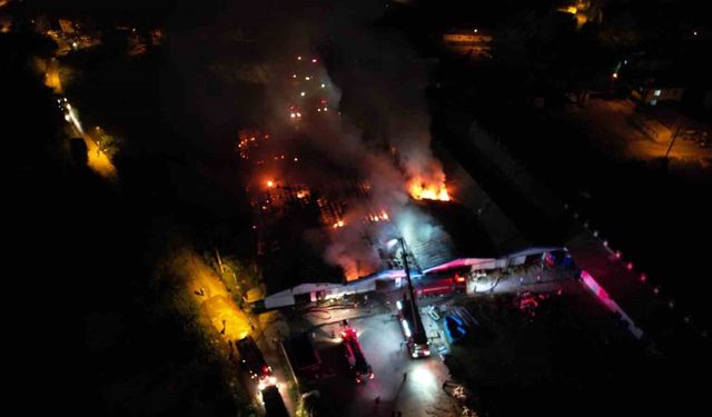 Sakarya’da fabrikadaki yangın söndürüldü