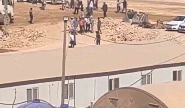 Şanlıurfa’da inşaat işçilerinin taşlı sopalı kavgası kamerada