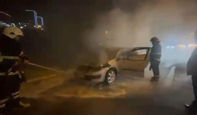 Şanlıurfa’da otomobil yanarak kullanılamaz hale geldi