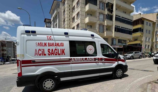 Seyir halinde motosiklet devrilirken, sürücüsü yaralandı
