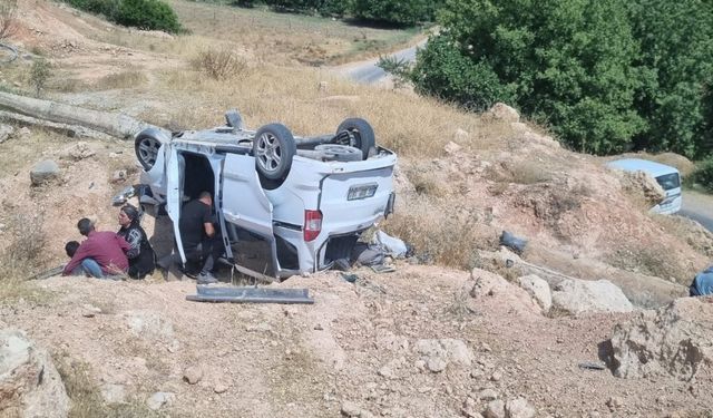 Şırnak’ta hafif ticari araç devrildi: 7 yaralı