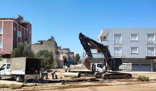 Su borusu patladı, mahalleyi su bastı