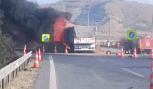 TAG Otoyolu’nda arpa yüklü tır yandı, sürücü yaralandı