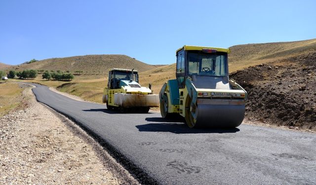 Taşlıçay’da asfalt serim çalışmaları tamamlandı