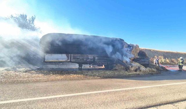 Tekirdağ’da yanan araçtaki alevler önce tarlaya, sonra tıra sıçradı