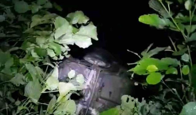 Trabzon’da kontrolden çıkan araç dereye uçtu: 4 kişi son anda kurtarıldı