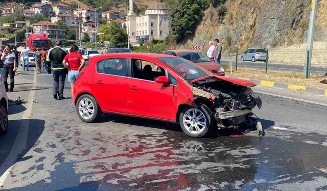 Zonguldak’ta zincirleme trafik kazasında 5 araç birbirine girdi