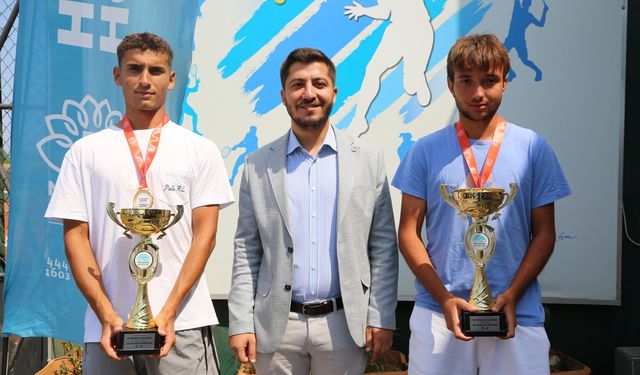 Nilüfer’de tenis heyecanı: Kupa ve madalyalar sahiplerini buldu