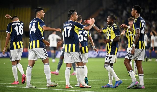 Fenerbahçe, UEFA Şampiyonlar Ligi için kadro bildirimi yaptı