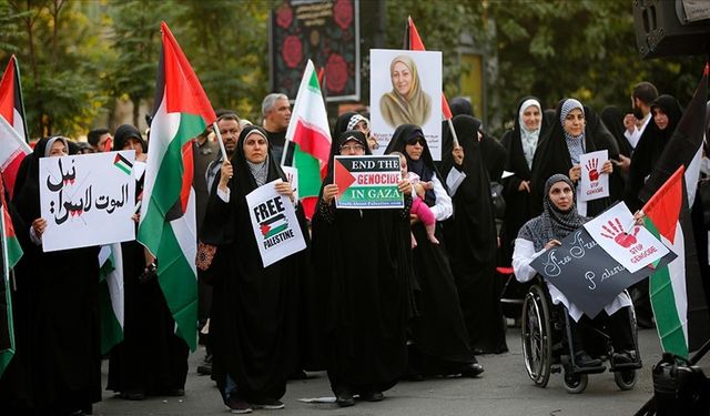 Tahran'da sağlık çalışanları Gazze'deki soykırımını protesto etti