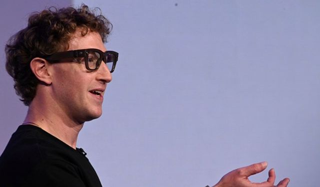 Zuckerberg Meta Ray-Ban Display Gözlükleri'ni tanıttı