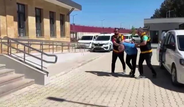46 yıl hapisle aranan dolandırıcı sokağa çıkınca yakalandı
