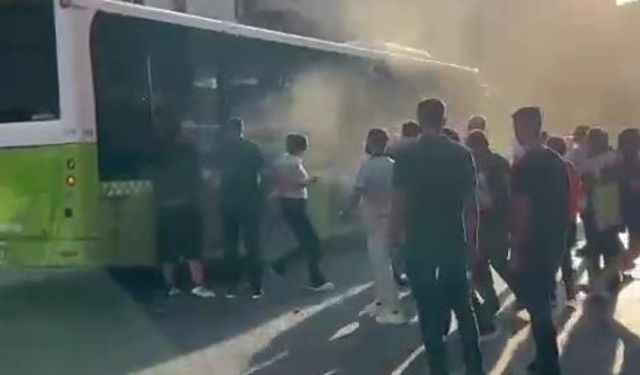 Adana Büyükşehir Belediyesi otobüsünde yangın paniği
