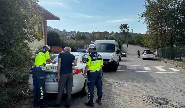 Alaplı’da jandarma ekiplerinden okul servislerine sıkı denetim