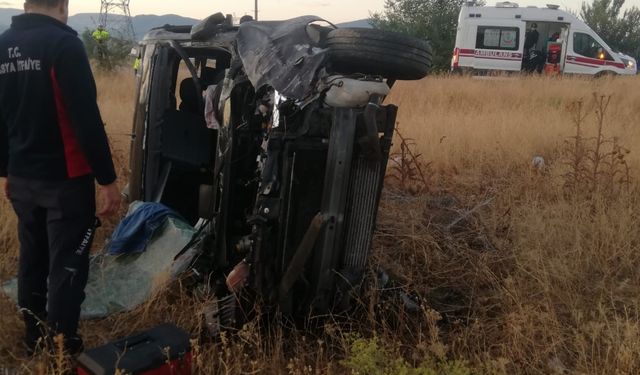 Amasya’da hafif ticari araç kazada savruldu: 4 yaralı