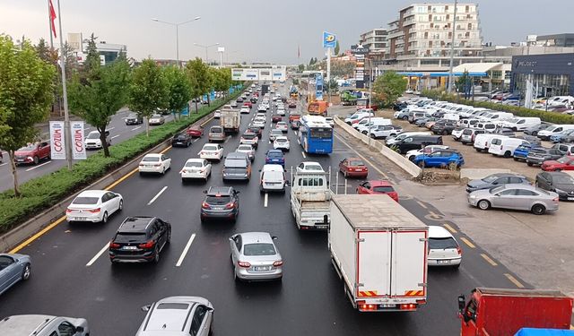 Ankara’da yağış sonrası kapanan yol trafiğe açıldı